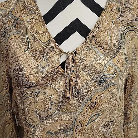 Casual Corner Top - Picture 2 of 3